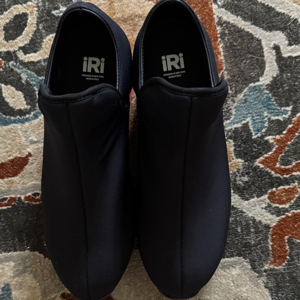 Sleek Black and Red Women's Slip-On Sneakers - Picture 2 of 4